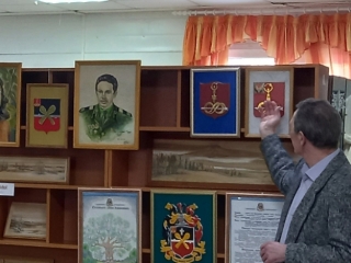Встреча с автором герба Дебёсского района в районной библиотеке