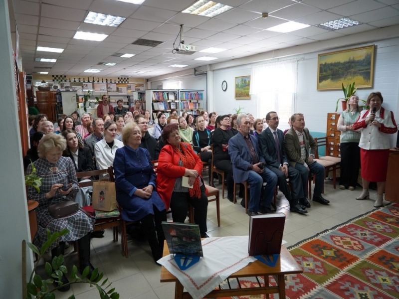 Презентация книги «Живые родники ремесел» в Дебёсской библиотеке