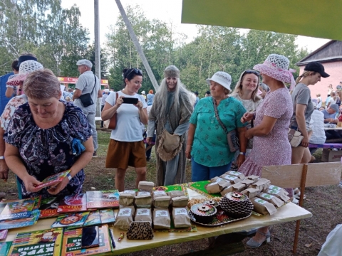 Площадка от Дебёсской библиотеки на фестивале-конкурсе