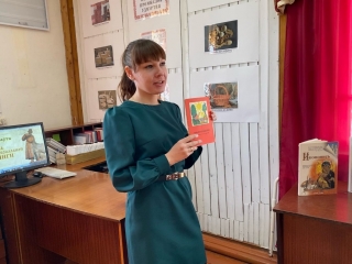 Экскурсия «К духовности через книгу» в Рябовской библиотеке