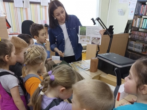 Экскурсия «Книги вчера и сегодня» в Сюрногуртской библиотеке