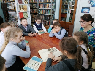 Посиделки за книгой «Открывая книгу – открываю мир» в Чеканской библиотеке