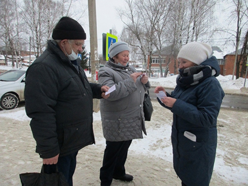 Уличная акция «Стихи в подарок» Шарканской библиотеки