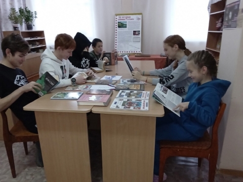 Познавательный час ко Дню народного единства в Тольенской библиотеке