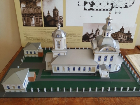 Макет Троицкой церкви