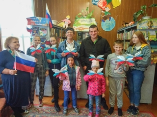 Исторический экскурс «Три цвета России» ко Дню флага РФ