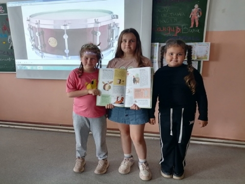 В лагере и о музыке узнаем