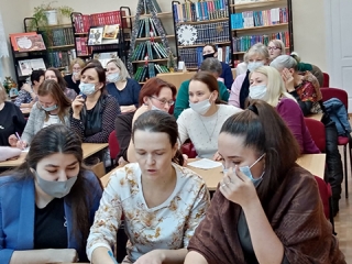 Интеллектуальная игра «Русских сказок чудные страницы» в Алнашской библиотеке