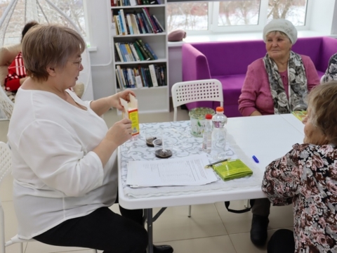 Занятие клуба «Дачники» в районной библиотеке
