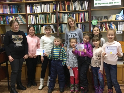 Интерактивную викторину проводит Е. А. Вечтомова в Ершовской библиотеке.