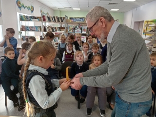 Презентация книг А. А. Кондратьева в Нылгинской библиотеке