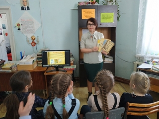 Литературно-игровой час «По странам и произведениям» в Чеканской библиотеке