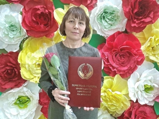 Библиотекарь отдела обслуживания Алнашской районной библиотеки - Елена Васильевна Гаврилова